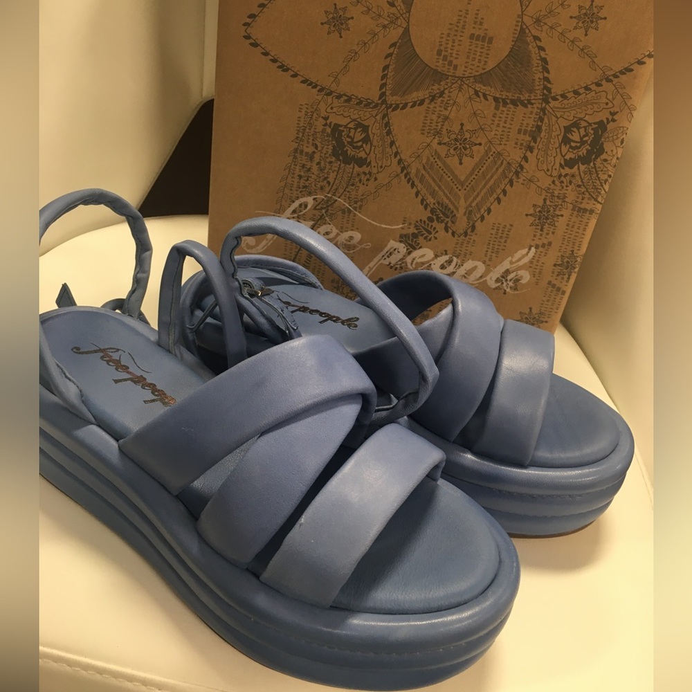 🫐Free Peoples Beautiful Pale Blue platform Sandals 🫐